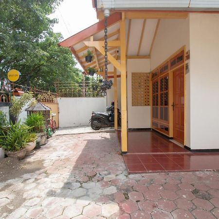 Hotel Spot On 3218 Bee Palm Family Syariah à Malang Extérieur photo