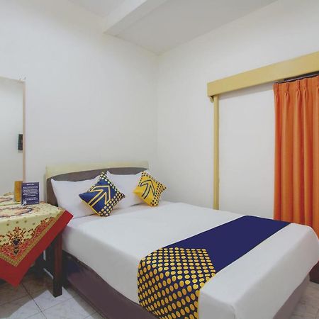 Hotel Spot On 3218 Bee Palm Family Syariah à Malang Extérieur photo