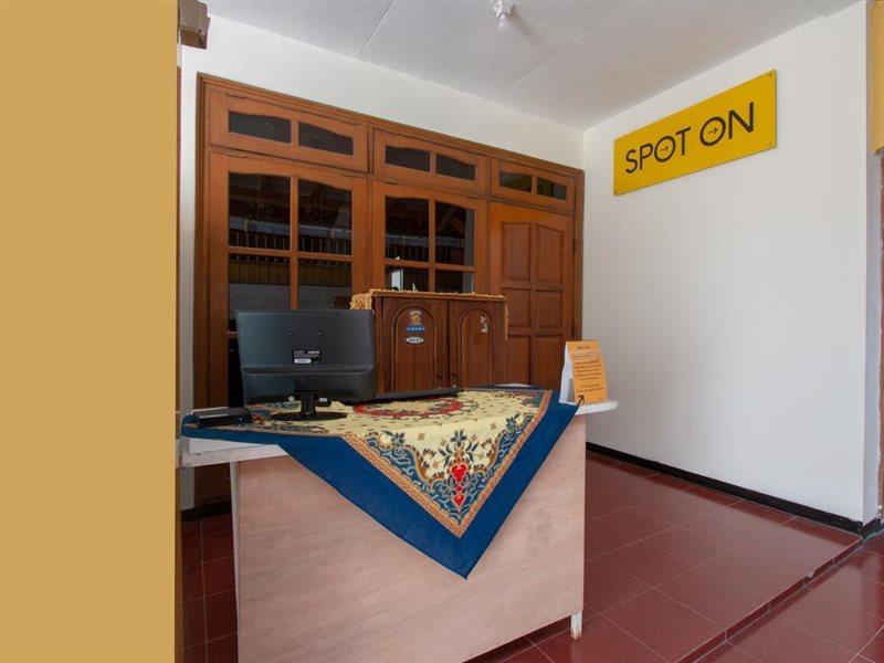 Hotel Spot On 3218 Bee Palm Family Syariah à Malang Extérieur photo