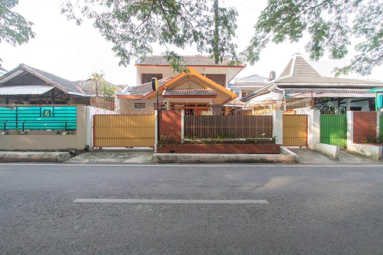 Hotel Spot On 3218 Bee Palm Family Syariah à Malang Extérieur photo