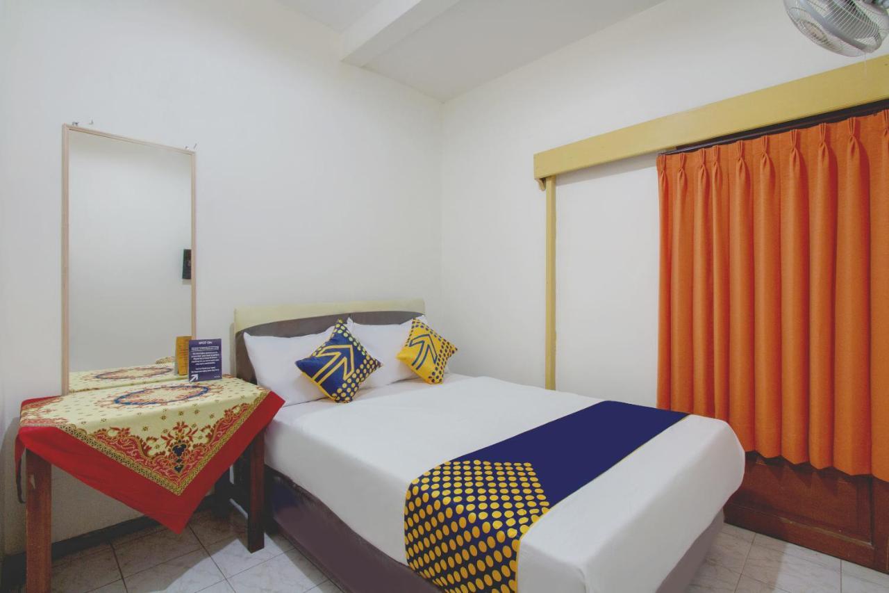 Hotel Spot On 3218 Bee Palm Family Syariah à Malang Extérieur photo