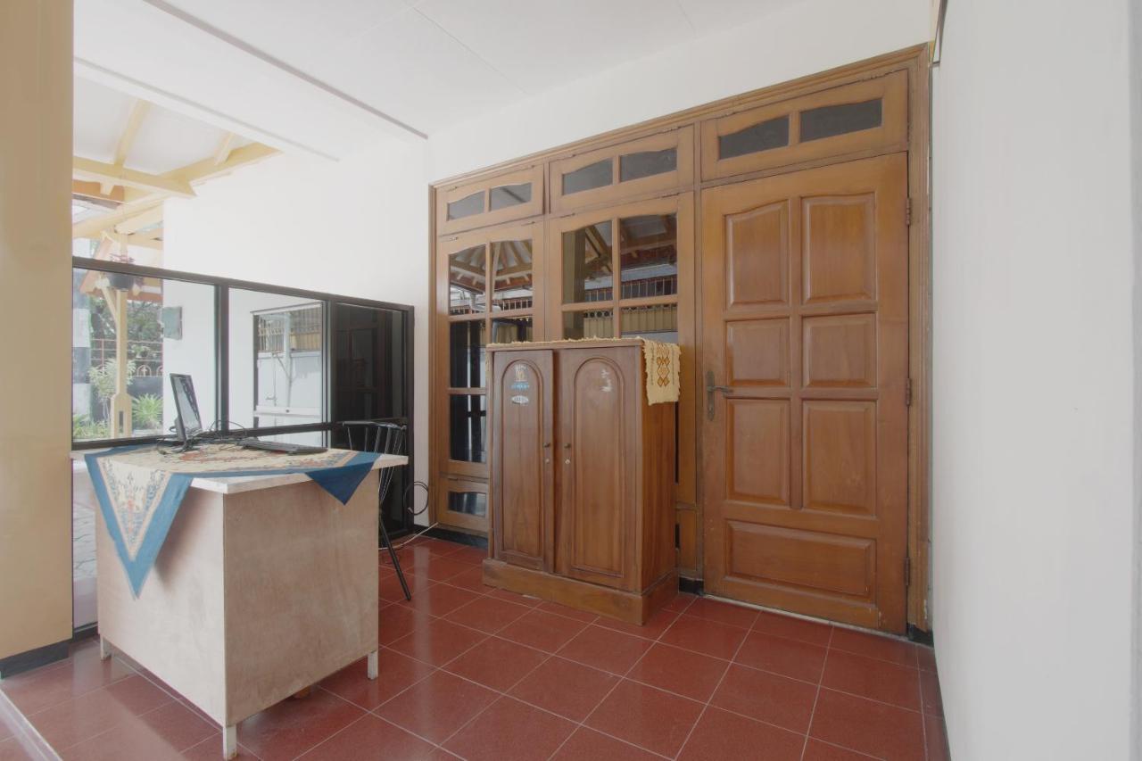 Hotel Spot On 3218 Bee Palm Family Syariah à Malang Extérieur photo