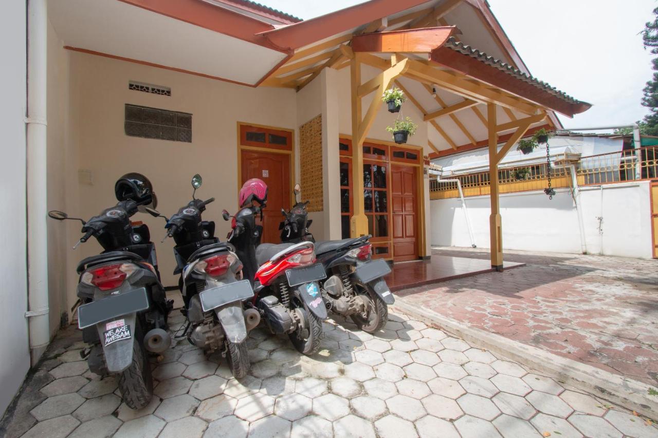 Hotel Spot On 3218 Bee Palm Family Syariah à Malang Extérieur photo
