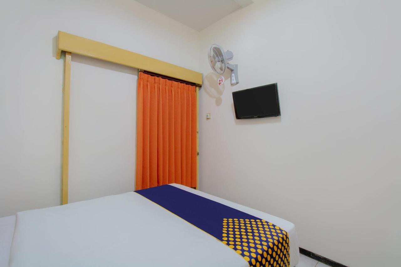 Hotel Spot On 3218 Bee Palm Family Syariah à Malang Extérieur photo