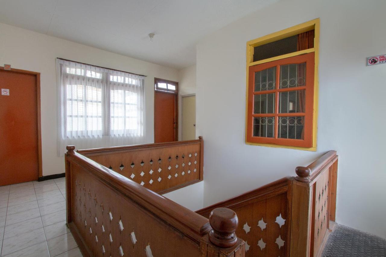 Hotel Spot On 3218 Bee Palm Family Syariah à Malang Extérieur photo