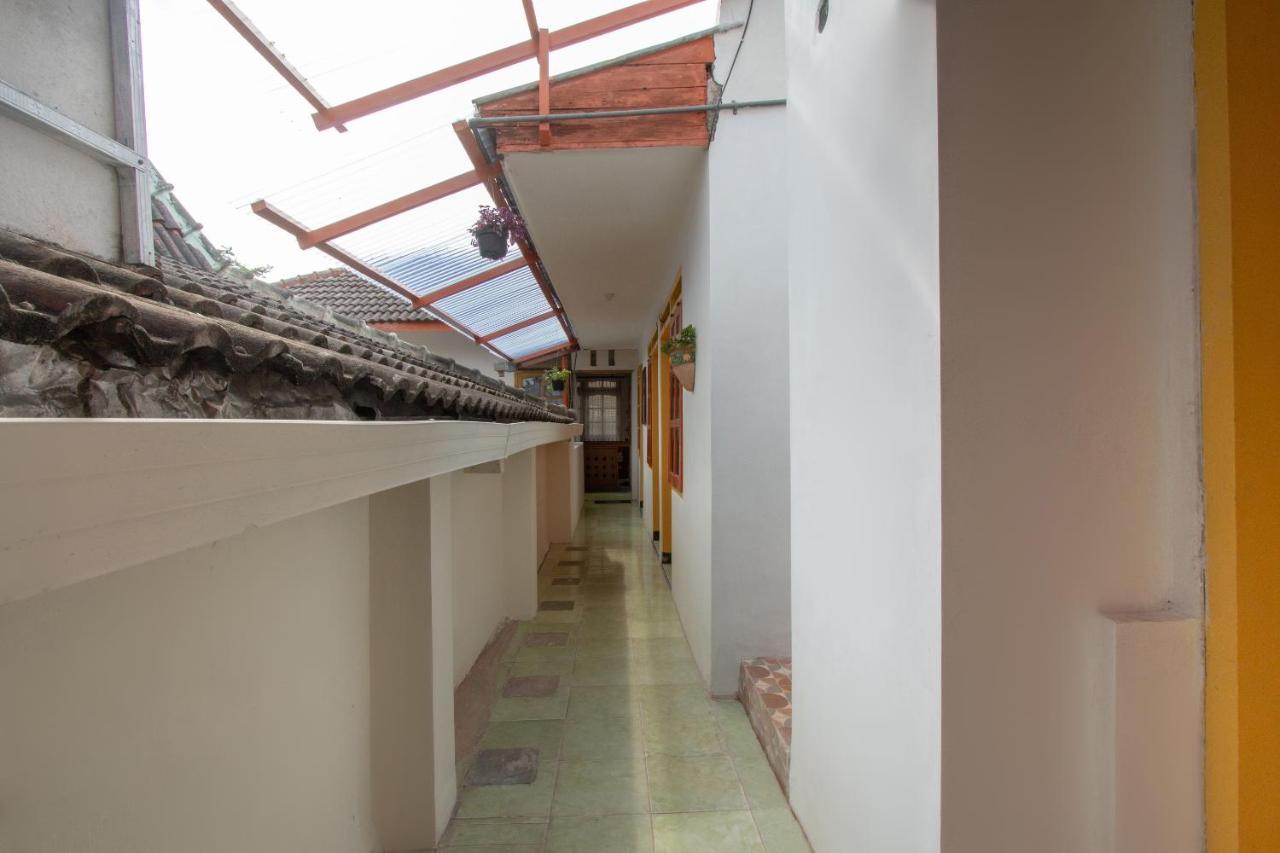 Hotel Spot On 3218 Bee Palm Family Syariah à Malang Extérieur photo